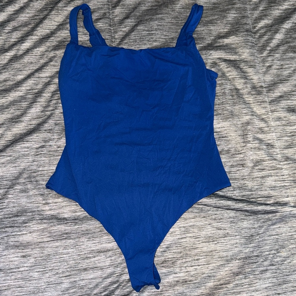 SIZE MEDIUM SKIMS BODYSUIT
